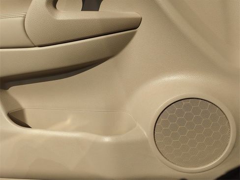 Used 2017 Nissan Rogue SL image 29