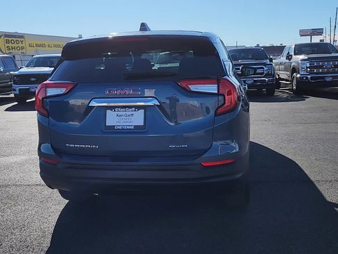 Used 2024 GMC Terrain SLE image 3