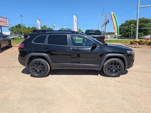 Used 2022 Jeep Cherokee Latitude AWD/4WD image 8