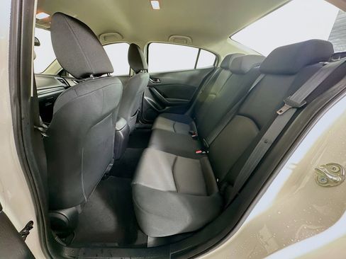 Used 2018 MAZDA MAZDA3 Sport image 27