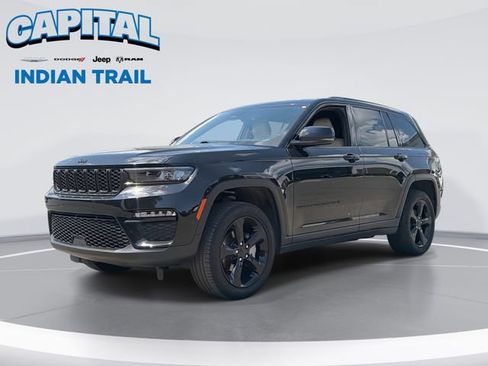 Used 2025 Jeep Grand Cherokee Limited w/ Black Appearance Package AWD/4WD image 1