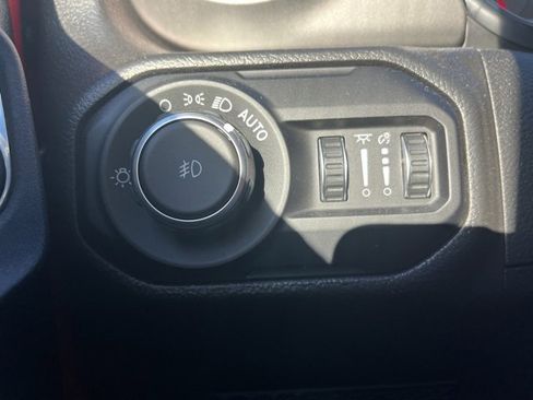 Used 2022 Jeep Wrangler Sport S image 21