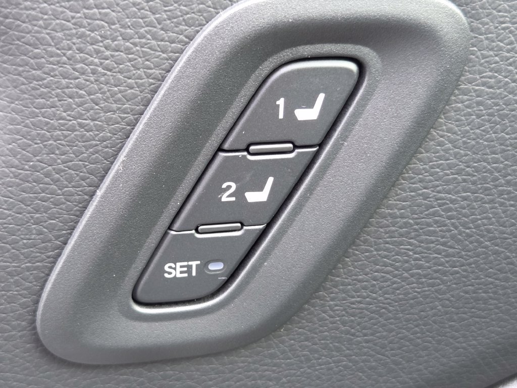 Certified 2025 Honda Pilot Touring image 12