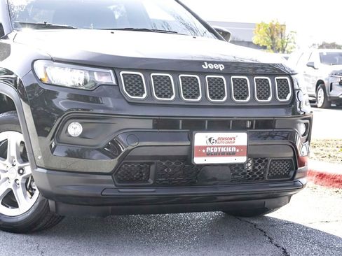 Used 2023 Jeep Compass Latitude w/ Convenience Group image 3