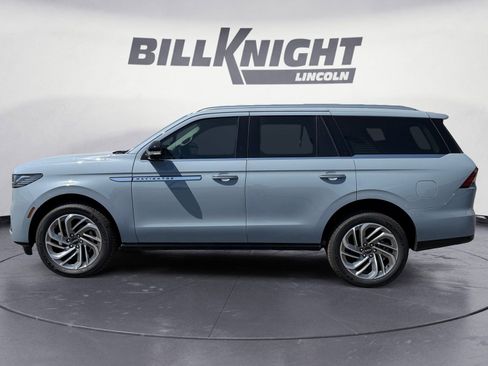 New 2026 Lincoln Navigator Reserve AWD/4WD image 2