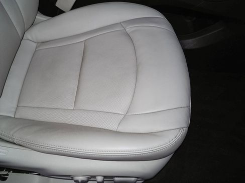 Certified 2023 Buick Enclave Essence image 22