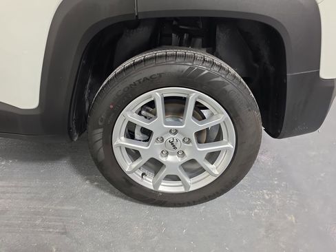 Used 2023 Jeep Renegade Latitude AWD/4WD image 35