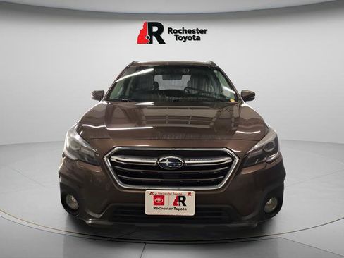 Used 2019 Subaru Outback 2.5i Touring AWD/4WD image 2