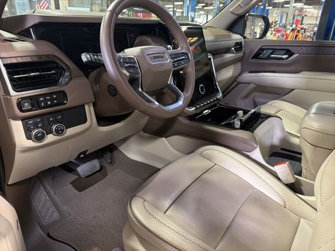 Used 2025 GMC Yukon Denali image 16