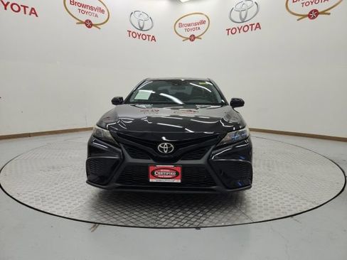 Used 2021 Toyota Camry SE FWD image 4