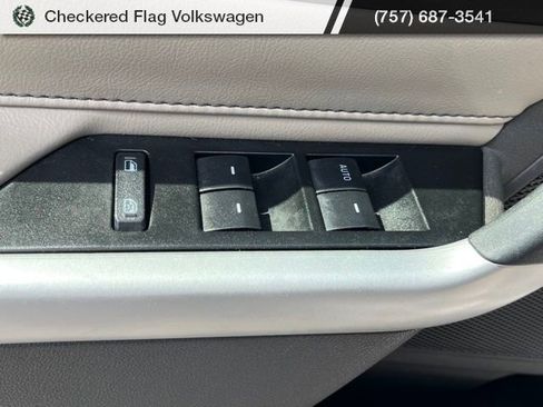 Used 2013 Ford Edge Limited w/ Driver Entry Pkg image 14