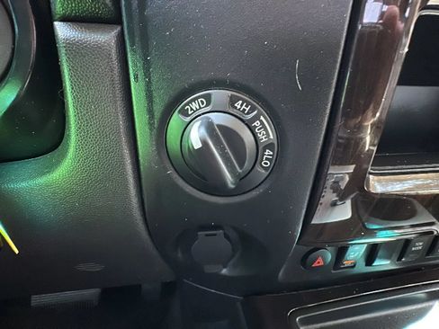 Used 2013 Nissan Titan SL AWD/4WD image 14