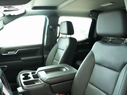 Used 2022 GMC Sierra 1500 SLT w/ X31 Off-Road Package image 17