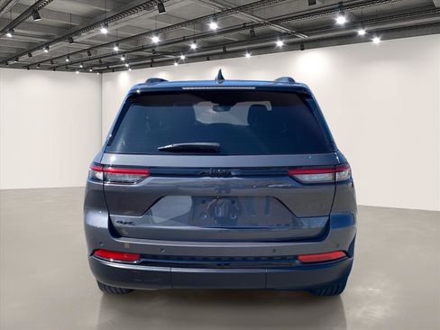 Used 2023 Jeep Grand Cherokee Altitude AWD/4WD image 6