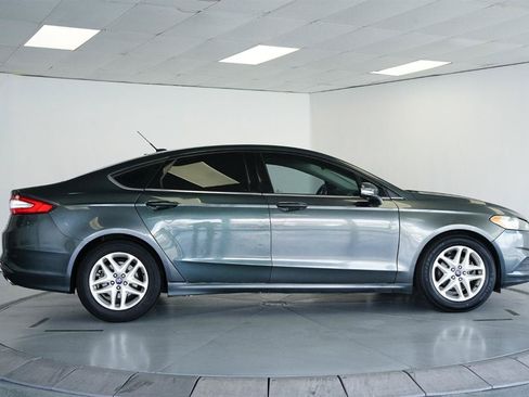 Used 2015 Ford Fusion SE FWD image 8