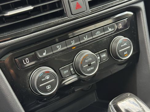 Used 2024 Volkswagen Taos SE image 20