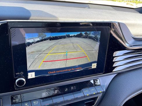 Used 2025 Toyota Camry SE image 23