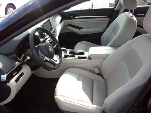 Used 2022 Nissan Altima 2.5 SV image 14