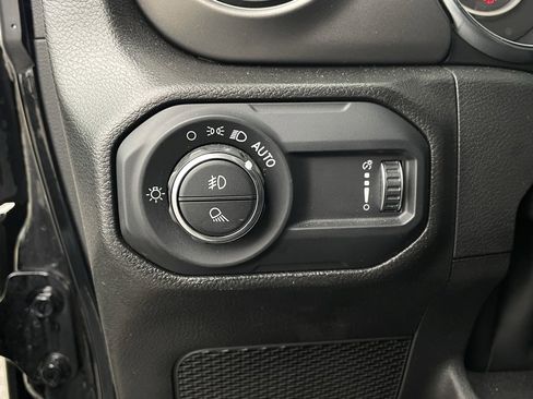 Used 2023 Jeep Gladiator Sport image 13