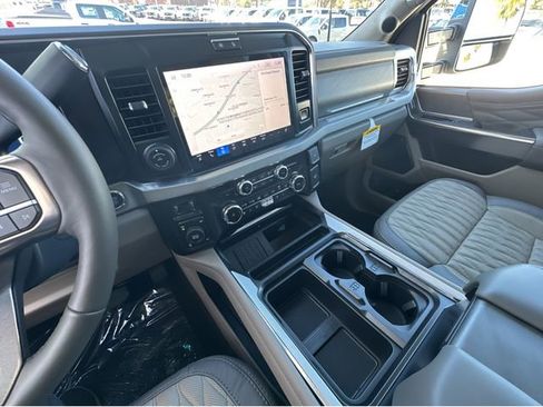 New 2026 Ford F250 Platinum w/ Platinum Plus Package AWD/4WD image 22