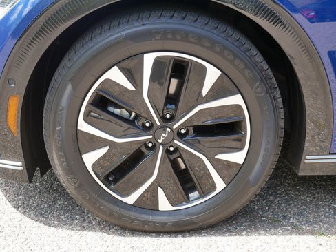 Certified 2022 Kia EV6 Wind w/ Wind Technology Package AWD/4WD image 15