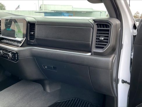 Used 2025 Chevrolet Silverado 2500 LT w/ Convenience Package image 17