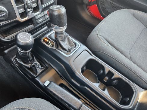 Used 2024 Jeep Wrangler Sport image 19