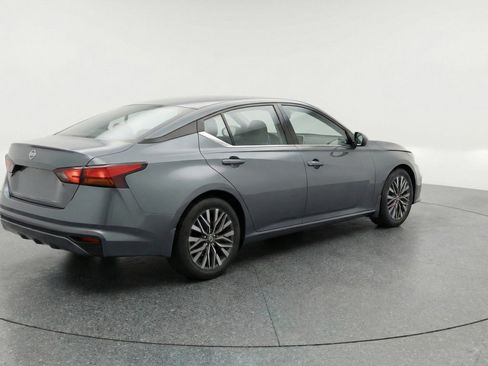 Used 2025 Nissan Altima 2.5 SV image 9