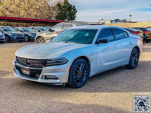 Used 2019 Dodge Charger SXT w/ Plus Group image 4