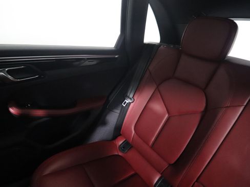 Certified 2023 Porsche Macan image 15