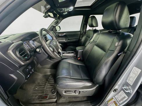 Used 2021 Toyota Tacoma TRD Off-Road image 34