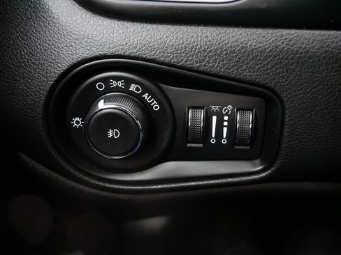 Used 2023 Jeep Renegade Latitude w/ Premium Group image 27