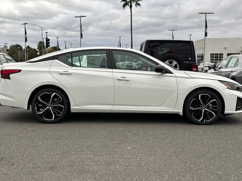 New 2025 Nissan Altima 2.5 SR w/ SR Premium Package image 3