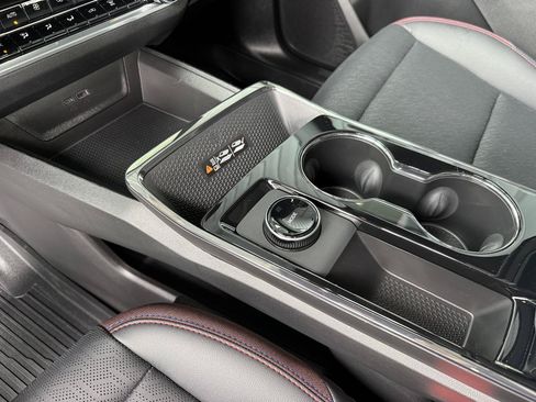 Used 2025 Chevrolet Equinox RS w/ Safety and Technology Package FWD image 24