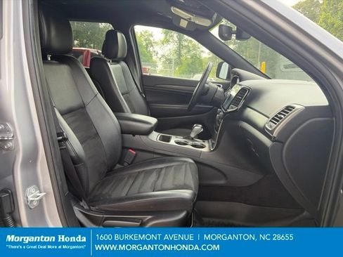 Used 2019 Jeep Grand Cherokee Laredo w/ Laredo X Package AWD/4WD image 36