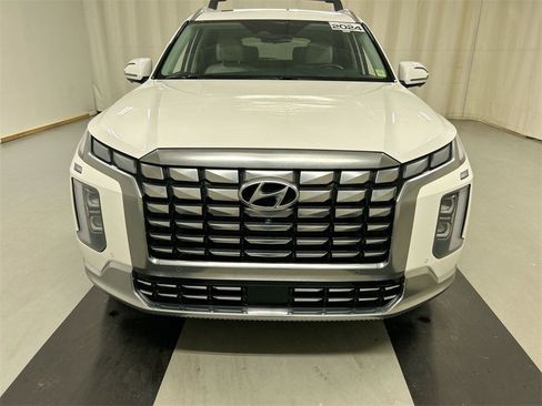 Used 2024 Hyundai Palisade Calligraphy image 3