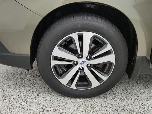 Used 2018 Subaru Outback 2.5i Limited AWD/4WD image 9