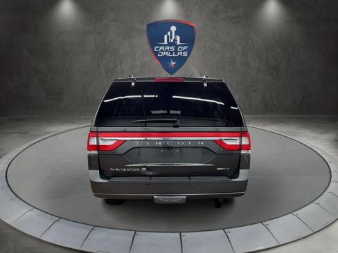 Used 2016 Lincoln Navigator L Select RWD image 4