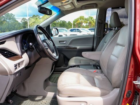 Used 2016 Toyota Sienna XLE FWD image 9