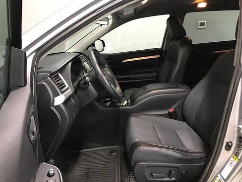 Used 2015 Toyota Highlander Plus AWD/4WD image 11