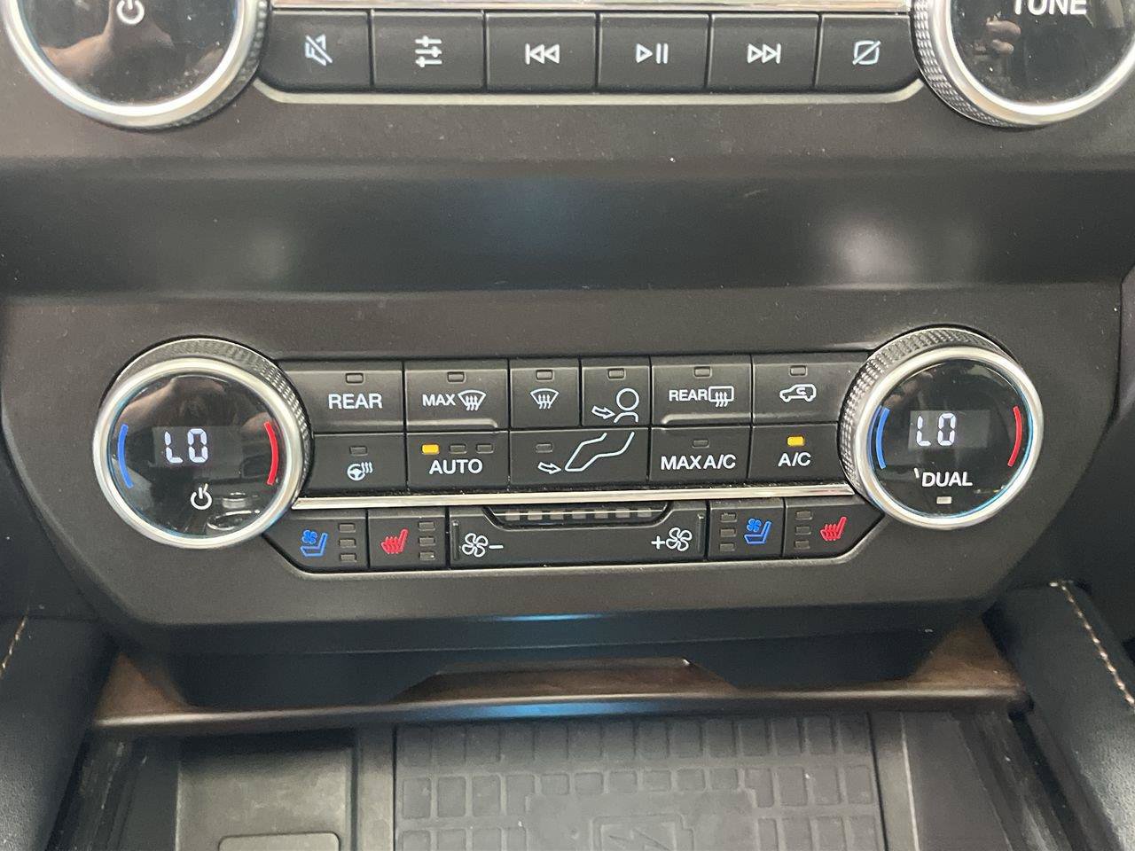 Used 2020 Ford Expedition Platinum AWD/4WD image 25