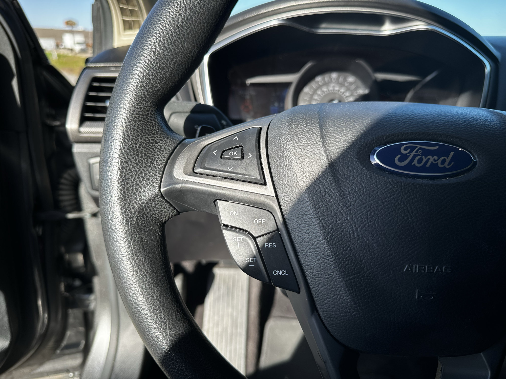 Used 2017 Ford Fusion SE w/ Fusion SE Technology Package FWD image 15