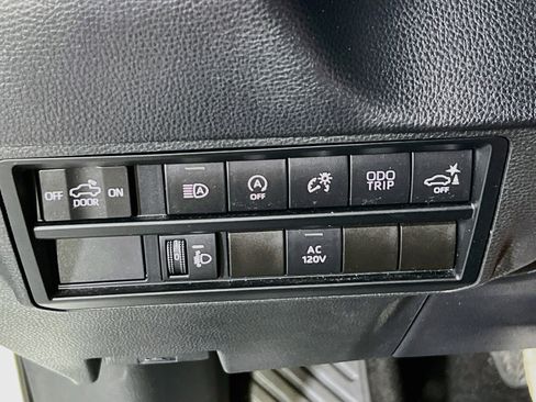 Used 2022 Toyota Tundra SR5 w/ SR5 Premium Package AWD/4WD image 10