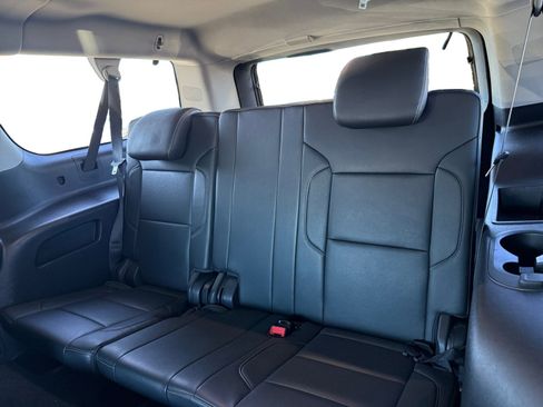 Used 2018 Chevrolet Suburban LT image 12