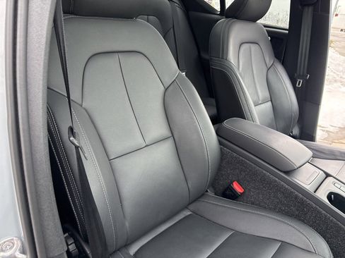 Certified 2025 Volvo XC40 B5 Core image 35