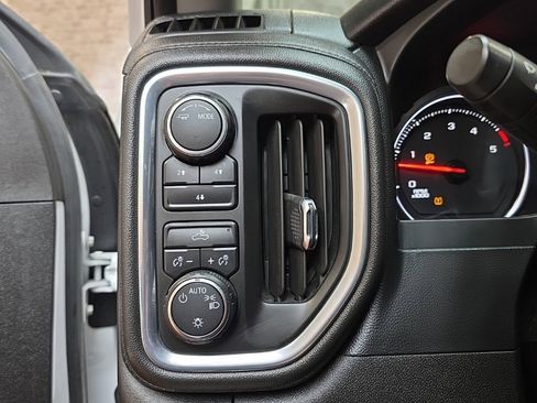 Used 2021 Chevrolet Silverado 2500 LT w/ Z71 Off-Road Package image 24