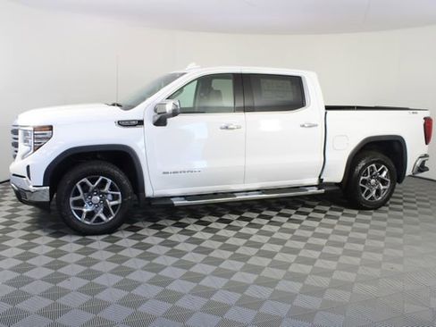New 2026 GMC Sierra 1500 SLT image 2