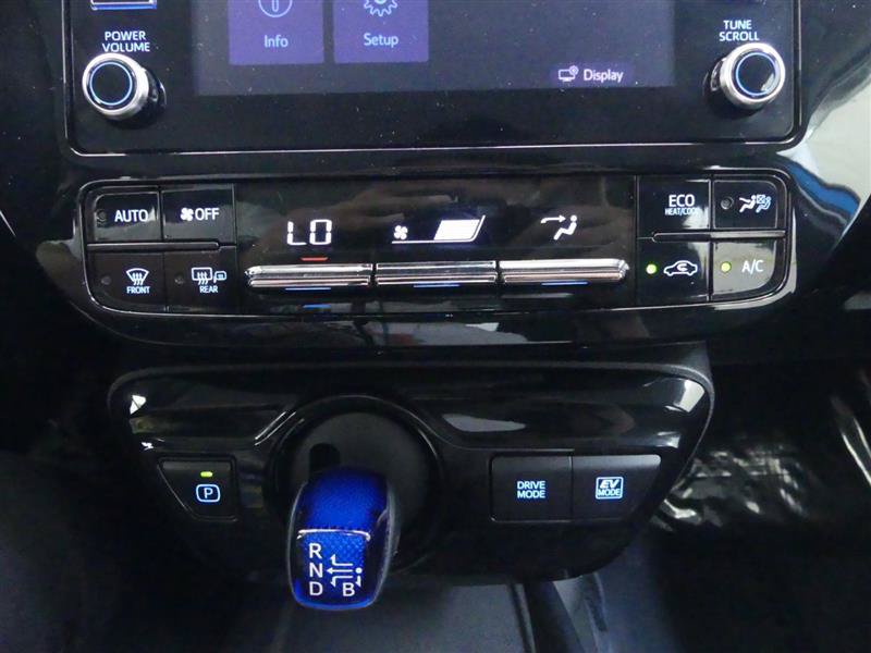 Used 2020 Toyota Prius LE AWD/4WD image 12
