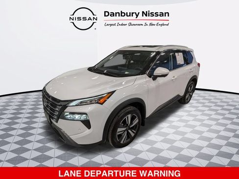 Certified 2025 Nissan Rogue SL w/ SL Premium Package AWD/4WD image 8