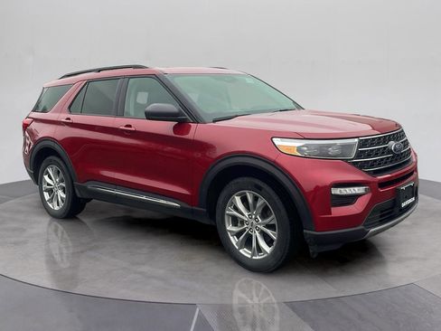 Used 2023 Ford Explorer XLT w/ Equipment Group 202A image 9